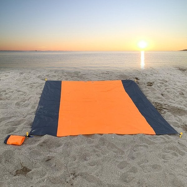 Waterproof beach cover for 5-8 adults, sand-resistant